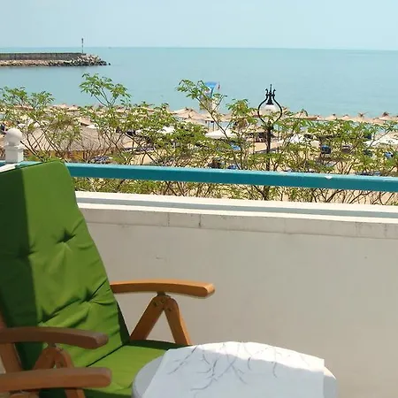 Berlin Golden Beach Studio *